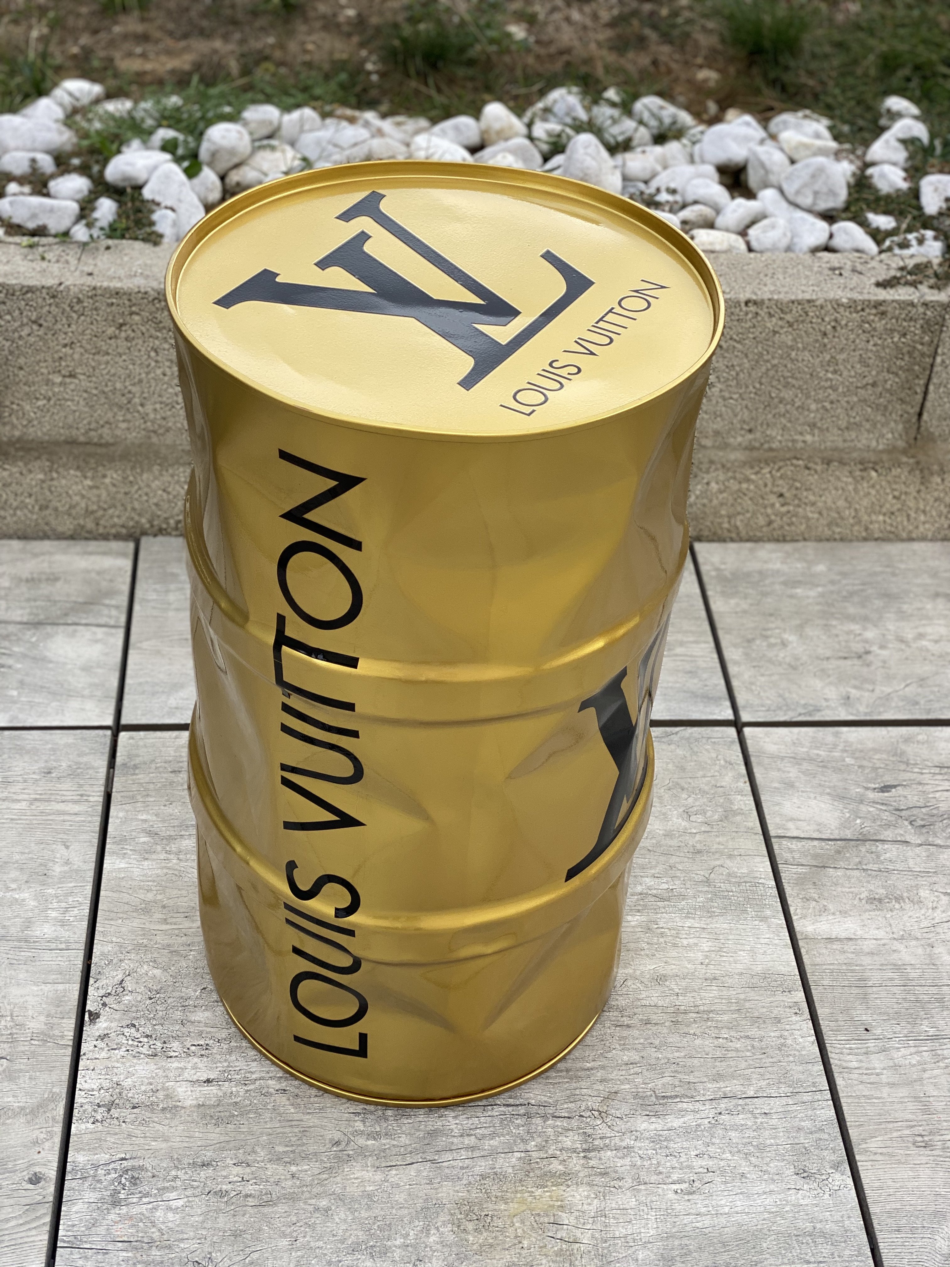 Barrel Louis Vuitton gold